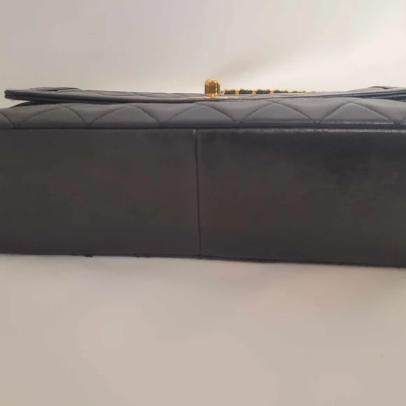 Chanel Black Quilted Leather Shoulder Bag - Picture 8 of 15